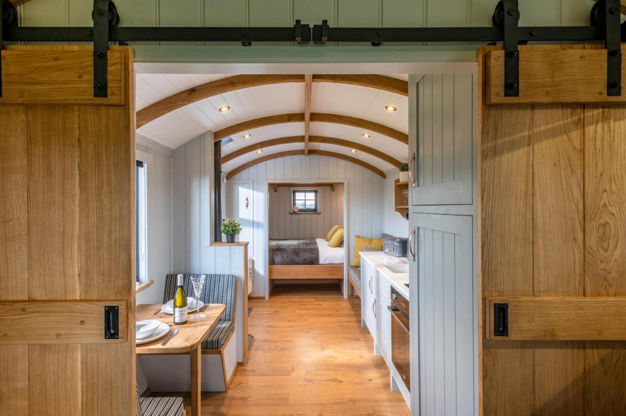 Monkwood Shepherds Hut - Ockeridge Rural Retreats وورسيستير المظهر الخارجي الصورة
