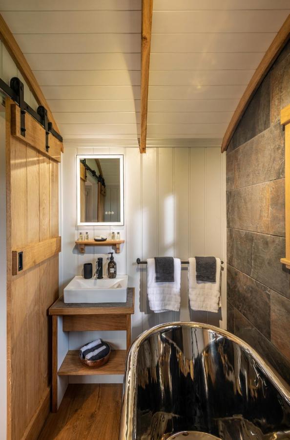 Monkwood Shepherds Hut - Ockeridge Rural Retreats وورسيستير المظهر الخارجي الصورة