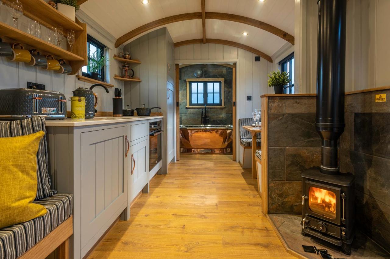 Monkwood Shepherds Hut - Ockeridge Rural Retreats وورسيستير المظهر الخارجي الصورة