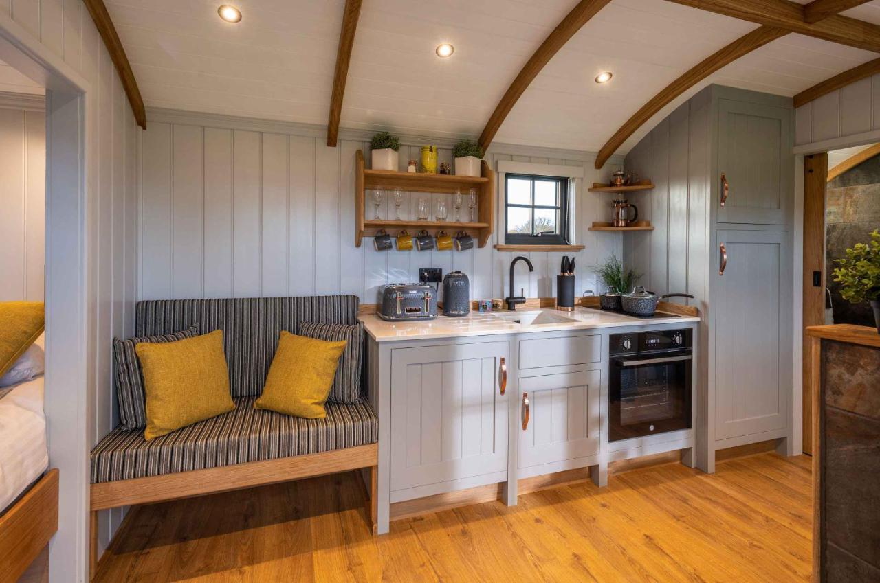 Monkwood Shepherds Hut - Ockeridge Rural Retreats وورسيستير المظهر الخارجي الصورة