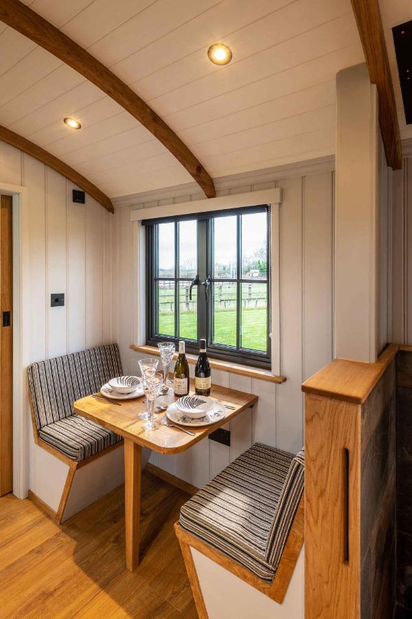 Monkwood Shepherds Hut - Ockeridge Rural Retreats وورسيستير المظهر الخارجي الصورة