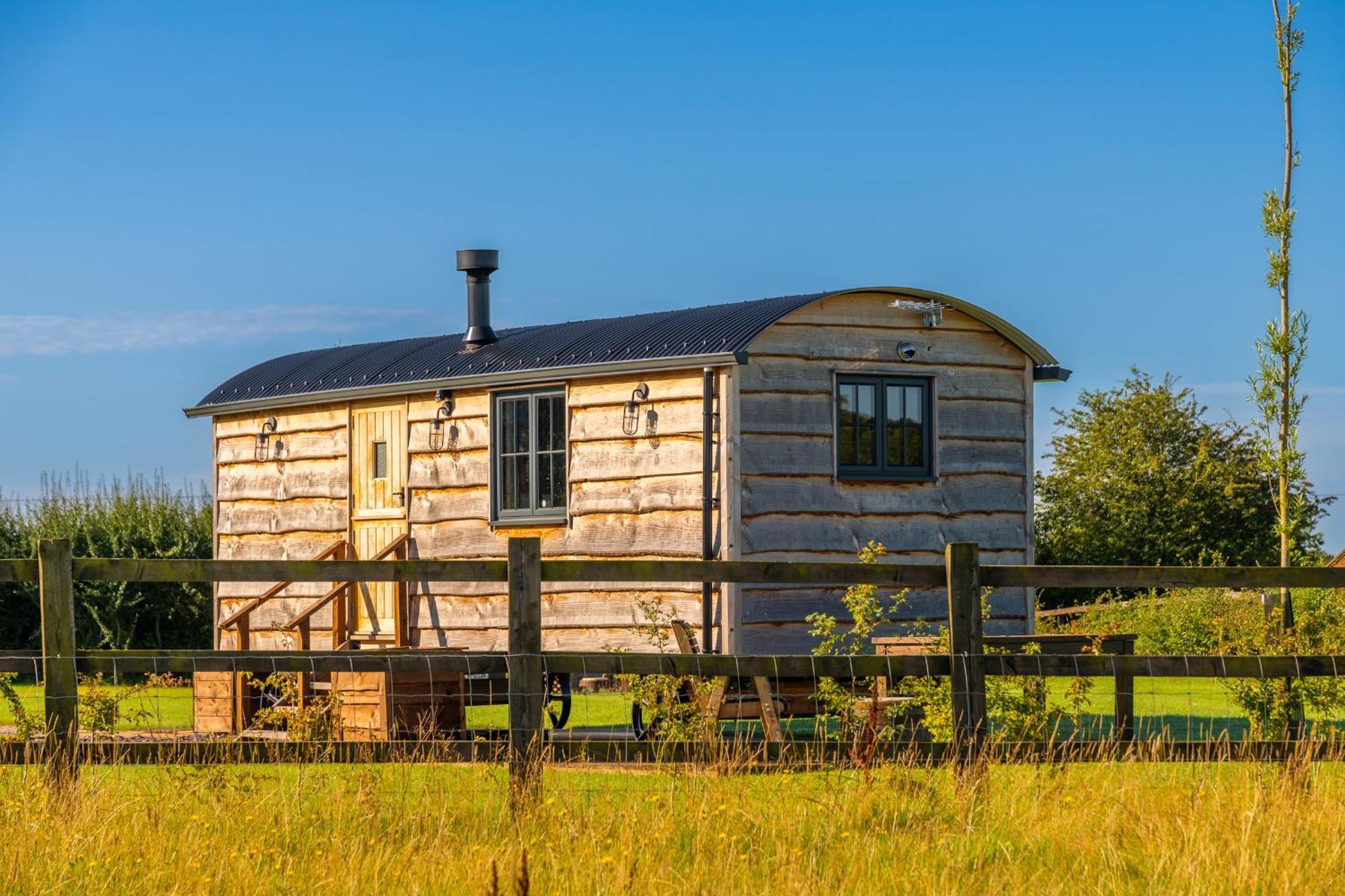 Monkwood Shepherds Hut - Ockeridge Rural Retreats وورسيستير المظهر الخارجي الصورة