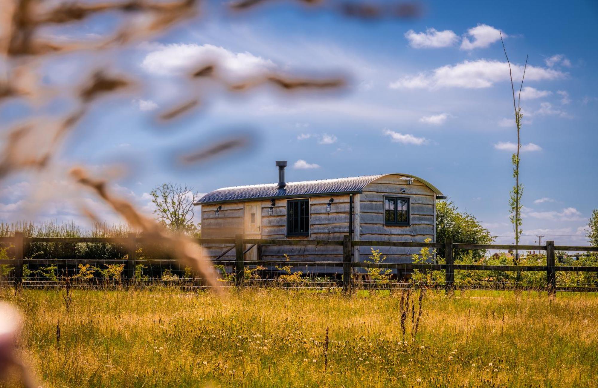Monkwood Shepherds Hut - Ockeridge Rural Retreats وورسيستير المظهر الخارجي الصورة