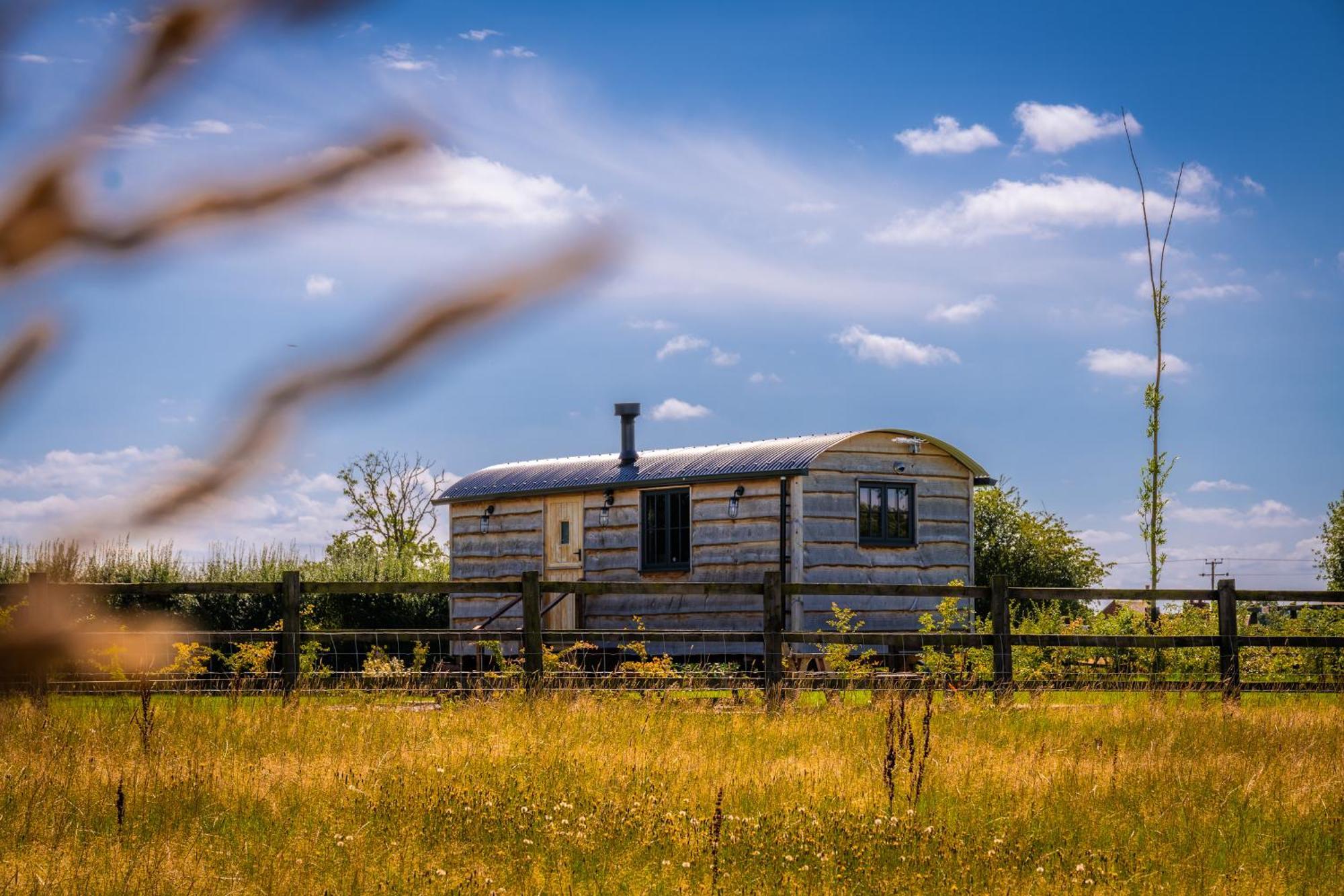 Monkwood Shepherds Hut - Ockeridge Rural Retreats وورسيستير المظهر الخارجي الصورة
